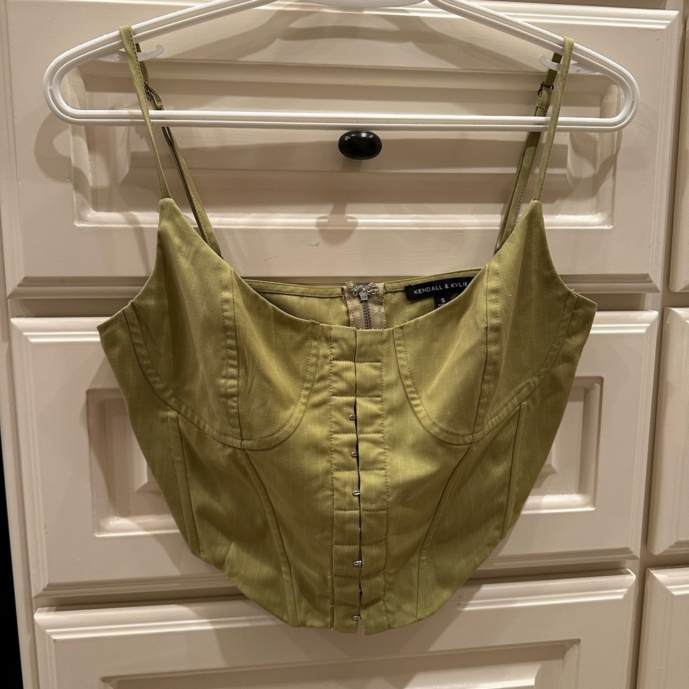 Kendall & Kylie crop top